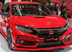 Với màu đỏ quyền lực Honda Civic Type R với bản nâng cấp bodykit từ Mugen