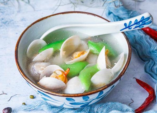 Bát canh chỉ có ngao và mướp nhưng cả nhà vẫn ăn xì xụp vì nấu kiểu này quá ngon