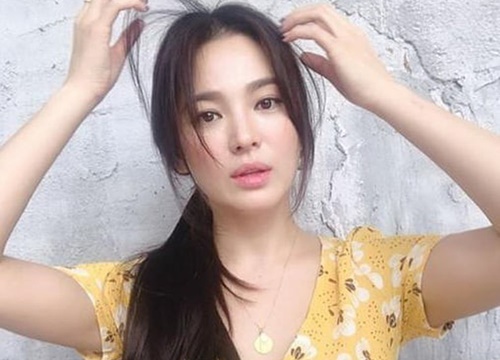 Đẳng cấp nhan sắc của Song Hye Kyo: Tóc buộc vội, buông lơi xõa xượi mà vẫn đẹp nao lòng