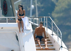 Ronaldo cùng bồ xinh du hí: Chàng khoe bụng 8 múi, nàng diện bikini nóng bỏng