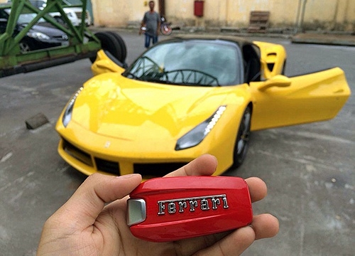 Siêu xe Ferrari 488 GTB đầu tiên về cảng Đà Nẵng