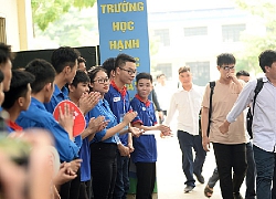 Thi THPT Quốc gia 2019: Những hình ảnh đẹp về sinh viên tình nguyện