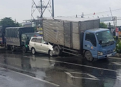 Tông liên hoàn ở Bình Tân, xe bảy chỗ lọt vào đuôi ô tô tải