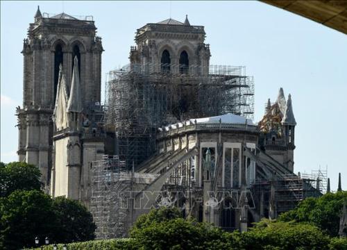 Tóp thuốc lá, chập điện có thể là nguyên nhân gây cháy Nhà thờ Đức Bà Paris