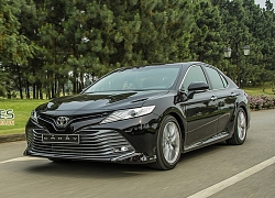 Toyota Camry 2019 vừa mở bán đã phải mua kèm phụ kiện giá cả trăm triệu đồng