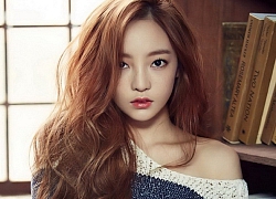 Goo Hara lộ áo ngực ngay lần đầu tiên tái xuất sân khấu sau scandal tự tử