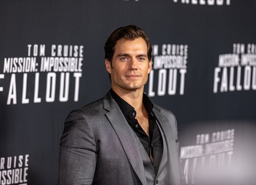 Henry Cavill vào vai Sherlock Holmes trong 'Enola Holmes'