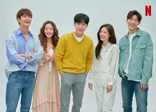 'My First First Love 2' của Ji Soo, Jung Jin Young (B1A4), Kang Tae Oh và Jung Chae Yeon (DIA) phát hành poster đầu tiên vô cùng lãng mạn