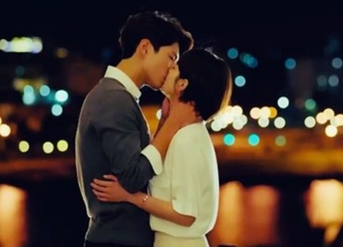 Park Bo Gum bị đồn "phim giả tình thật" với Song Hye Kyo, loạt khoảnh khắc ngọt lịm Encounter lại bị đào lên!