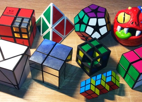 Sinh viên 19 tuổi lộn ngược người giải Rubik nhanh nhất thế giới