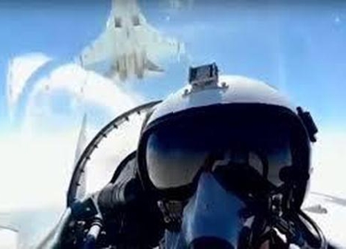 Su-35S phô diễn tuyệt kỹ bay tại Army-2019