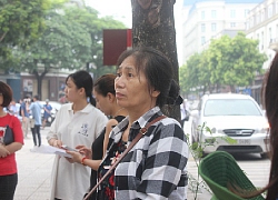 "Tôi chỉ mong ngày thi nhanh kết thúc, nhìn các con học khổ quá!"