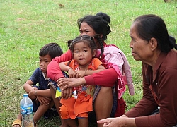 Bác sĩ Việt khám bệnh tại Lào và nỗi xót xa:'10 trẻ thì hết 9 suy dinh dưỡng'