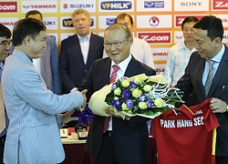 HLV Park Hang Seo hoãn đàm phán với VFF, mừng mà lo