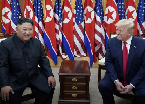 Tiết lộ cuộc họp bí mật lúc nửa đêm dàn xếp thượng đỉnh Trump-Kim tại biên giới liên Triều