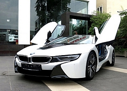 BMW i8 trắng đầu tiên xuất hiện ở Hà Nội