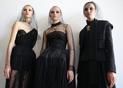 Bóng đêm huyền bí phủ lên những thiết kế Couture thu đông 2019 của Dior