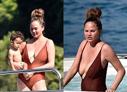 Chrissy Teigen khoe ngực gợi cảm trong kỳ nghỉ tại Ý