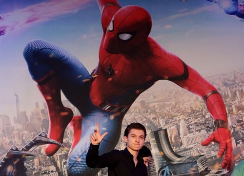 Fan Nhện Nhí cẩn thận: Tom Holland vừa úp mở sẵn sàng làm siêu anh hùng gay rồi kìa!