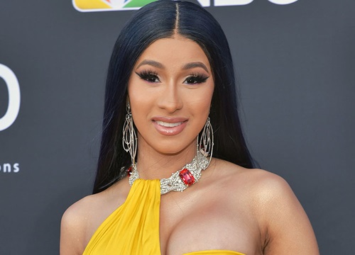 Ghét nhau ra mặt nhưng Cardi B cũng có lúc ... 'nhận vơ' kỷ lục của Nicki Minaj là của mình thế này