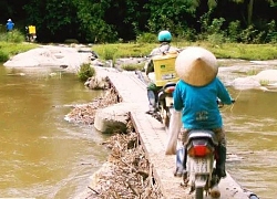 Lối đi qua sông hiếm thấy của hàng trăm hộ dân ở Khánh Hòa