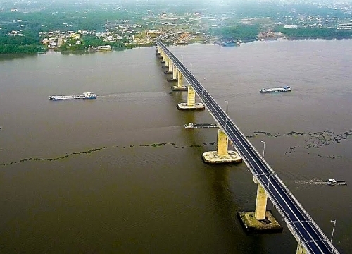 Long An: Chìm sà lan do đâm vào mố cầu Mỹ Lợi