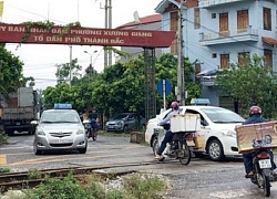 Ô tô va chạm tàu hỏa, 3 người thương vong