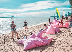 Quán bar màu hồng sát bờ biển Pattaya làm say lòng phái nữ