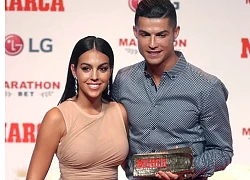 Bạn gái C. Ronaldo mặc váy bó, lộ bụng to