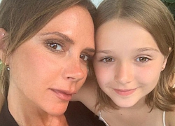 Chụp selfie bên mẹ Victoria Beckham, Harper xinh xắn đến nỗi fan đồng loạt thốt lên: Mỹ nhân tương lai đây rồi!