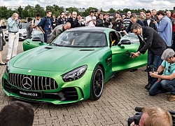 Cận cảnh AMG GT R, siêu xe sexy kiểu Mercedes vừa ra mắt