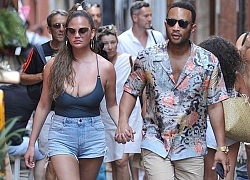 Chrissy Teigen táo bạo không áo lót, khoe vòng 1 'ngoại cỡ' trên phố