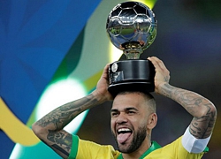 Dani Alves "vua đếm cúp" hay nhất Copa America: Ronaldo - Messi "ghen tị", MU tơ tưởng