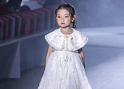 Mẫu nhí Việt sải bước đầy tự tin trên sàn diễn của Shanghai Fashion Zoo 2019