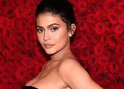 Bí mật đằng sau đôi môi căng mọng của Kylie Jenner chính là chỉ kẻ viền môi