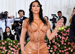 Kim Kardashian bị lõm lưng và bụng vì mặc váy áo siết chặt cơ thể