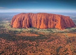 'Núi thiêng Uluru' của Australia quá tải du khách