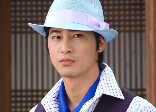 Tài tử "bị tố cưỡng bức" Kang Ji Hwan: Từ nam thần thanh xuân đến gã trai sắc lẹm đậm chất điện ảnh