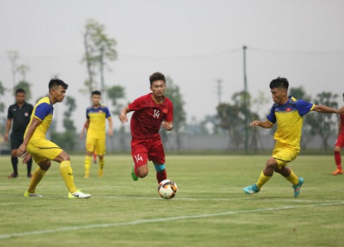 U23 Việt Nam thắng đàn em U18: Martin Lò ấn tượng mạnh, bất ngờ "cánh chim lạ"