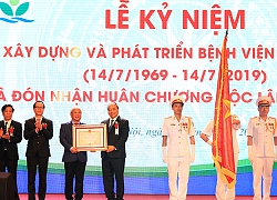 Bệnh viện Nhi T.Ư đón nhận Huân chương Độc lập hạng Nhì