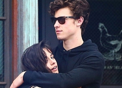 Cặp đôi "chỉ là bạn" Shawn Mendes và Camila lại "khóa môi" giữa thanh thiên bạch nhật, yêu hay không nói một lời thôi?