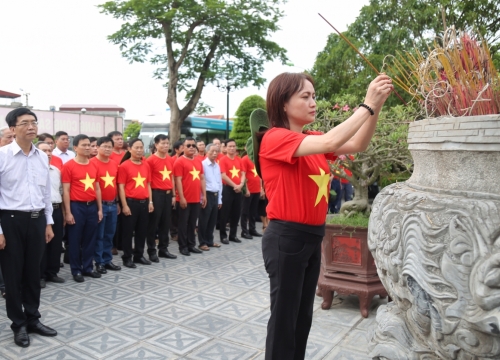 Công đoàn Dầu khí Việt Nam dâng hương tại Khu lưu niệm Lãnh tụ Nguyễn Đức Cảnh