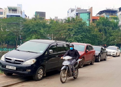 Đậu qua đêm trên vỉa hè, ô tô 'không cánh mà bay'