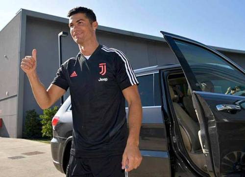 Ronaldo hội quân Juventus: Tập sung mãn khoe bắp đùi khủng, fan phát cuồng