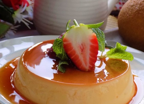 Bánh flan mềm thơm, mịn mượt, mát lạnh khiến ăn hết rồi cả nhà lại đòi làm nữa