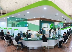 Giá cổ phiếu tăng cao, Phó tổng giám đốc muốn thoái bớt vốn tại Vietcombank (VCB)