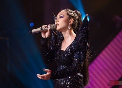 Layla 'tìm thấy chính mình' tại The Voice 2019: Giọng ca bí ẩn đã sẵn sàng 'bùng nổ' trong đêm chung kết!