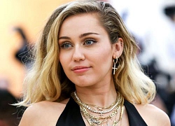 Miley Cyrus tiết lộ táo bạo: Lần đầu muốn thoát khỏi Hannah Montana là ngay sau khi "quan hệ" ở tuổi 18