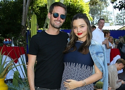 Miranda Kerr &#8216;bế&#8217; bụng bầu đi tiệc cùng chồng tỷ phú