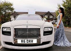 Nữ sinh thuê Rolls-Royce Ghost đính 4 triệu viên pha lê đến lễ tốt nghiệp